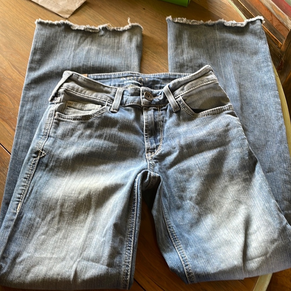Very good condition! Size Ariat 25s